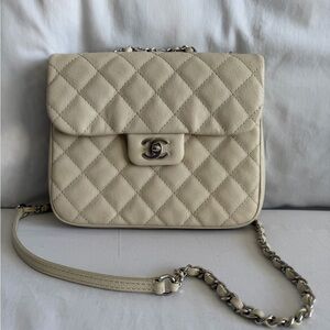 Chanel Winter White Caviar Leather urban companion Quilted Crossbody Bag